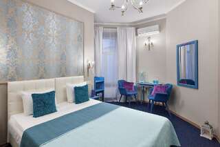 Отель Family Hotel Львов Двухместный номер Делюкс с 1 кроватью или 2 отдельными кроватями-8